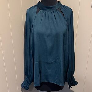 B36 Banana Republic Women’s Green Long Sleeve Blouse with Smocked Cuffs